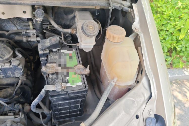 Used FORTHING Lingzhi 2018 M3L 1.6L 7-Seater Comfort Model Engine Bay Left
