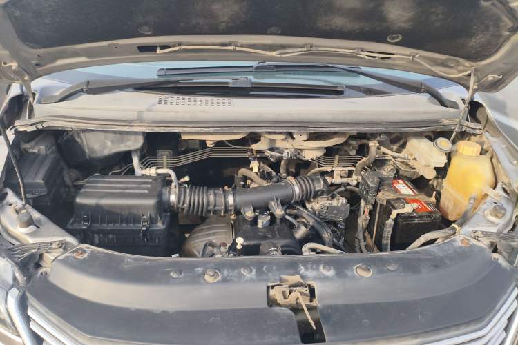 Used FORTHING Lingzhi 2018 M5L 1.6L 7-Seater Comfort Model Engine Bay