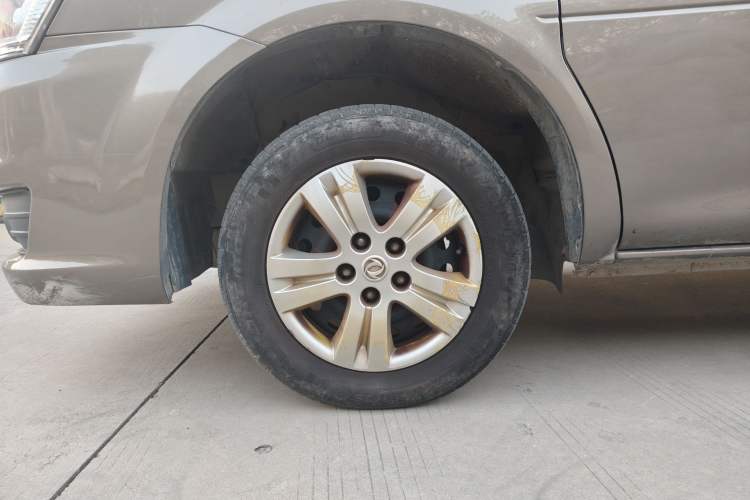 Used FORTHING Lingzhi 2018 M3 1.5L 5-Seat Base Model Exterior 10