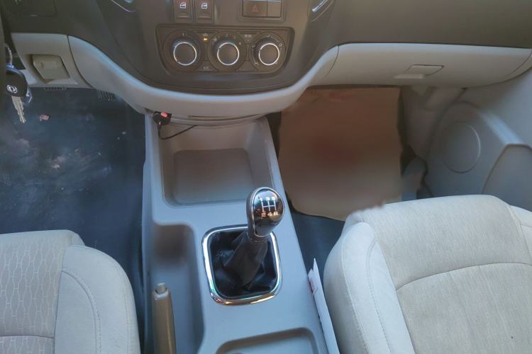 Used FORTHING Lingzhi 2018 M3 1.5L 5-Seat Base Model Gear Lever