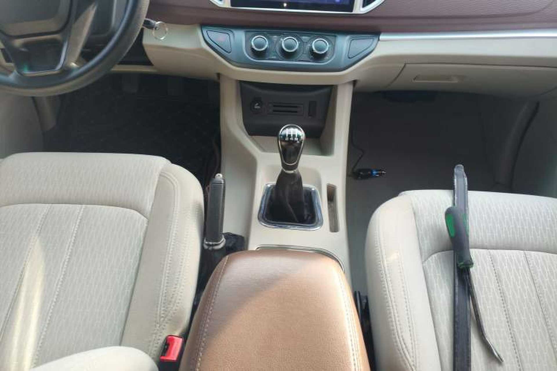 Used FORTHING Lingzhi 2018 M5L 1.6L 7-Seater Comfort Model Gear Lever