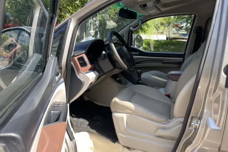 Used FORTHING Lingzhi 2018 M5L 1.6L 7-Seater Luxury Model Interior 1