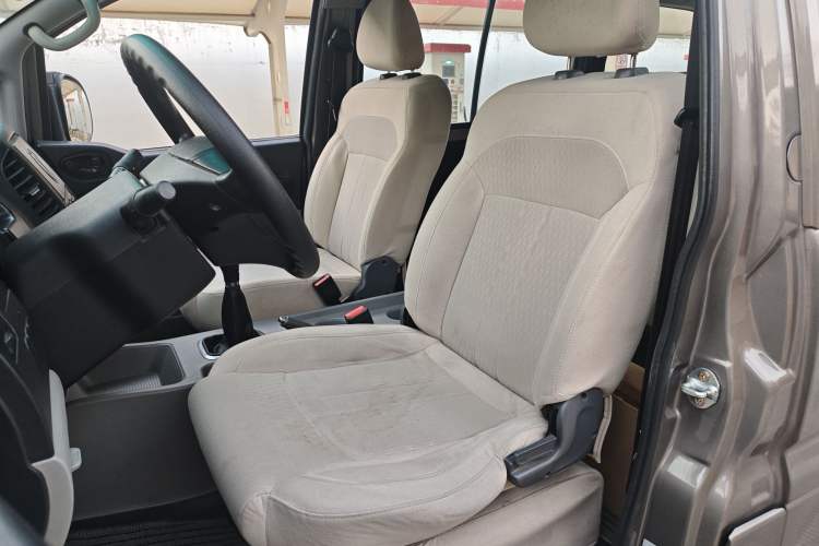 Used FORTHING Lingzhi 2018 M3 1.5L 5-Seat Base Model Interior 1