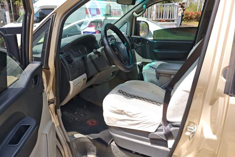 Used FORTHING Lingzhi 2018 M3L 1.6L 7-Seater Comfort Model Interior 3