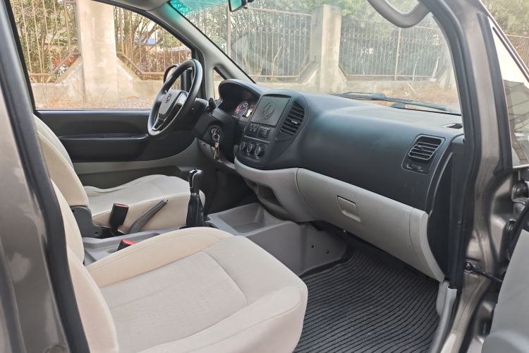 Used FORTHING Lingzhi 2018 M3 1.5L 5-Seat Base Model Interior 4