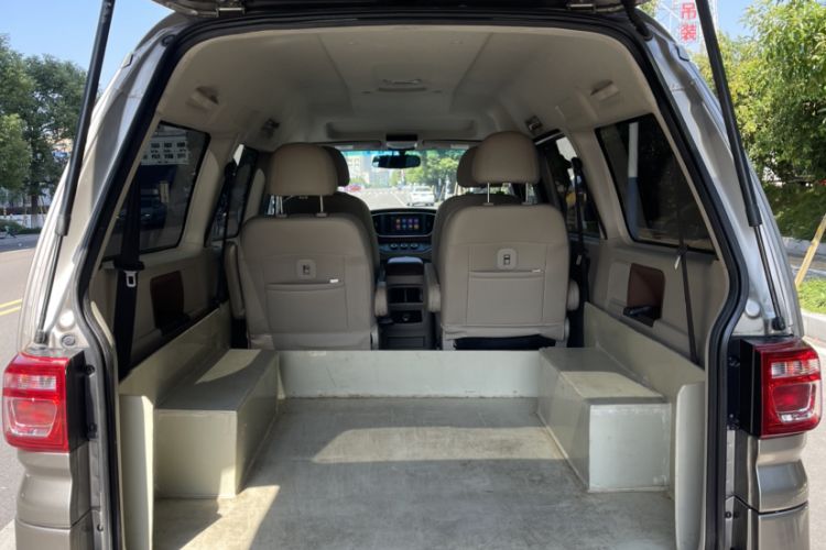Used FORTHING Lingzhi 2018 M5L 1.6L 7-Seater Luxury Model Interior 5