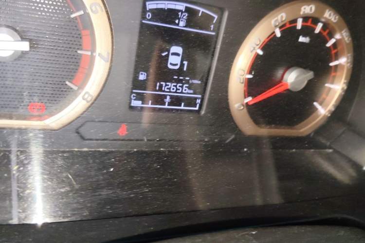 Used FORTHING Lingzhi 2018 M5L 1.6L 7-Seater Luxury Model Odometer Close Up