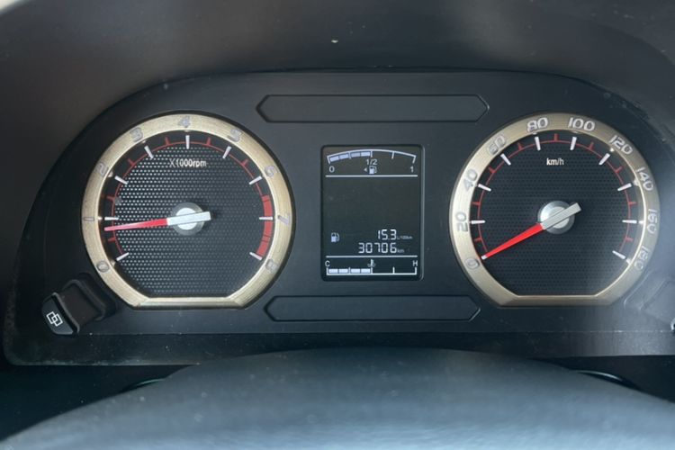 Used FORTHING Lingzhi 2018 M5L 1.6L 7-Seater Luxury Model Odometer Close Up