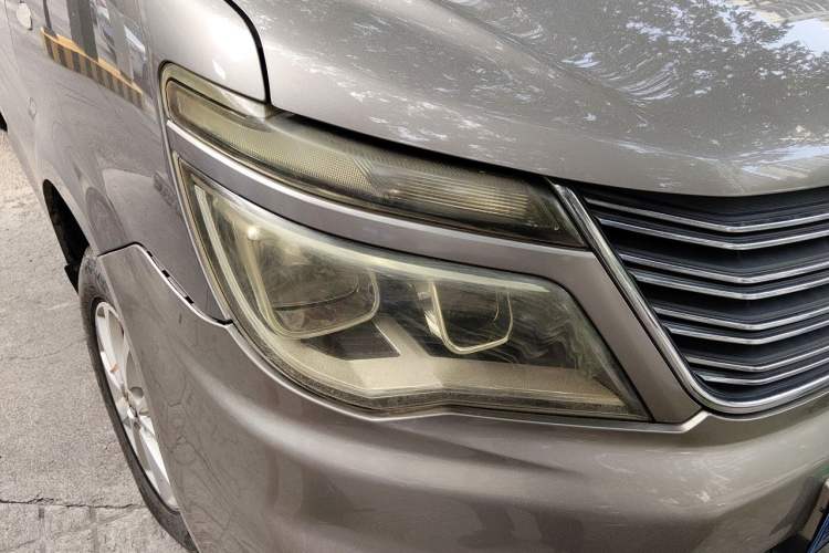 Used FORTHING Lingzhi 2018 M5L 1.6L 7-Seater Luxury Model Right Front Headlight
