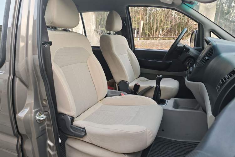 Used FORTHING Lingzhi 2018 M3 1.5L 5-Seat Base Model Right Front Seat