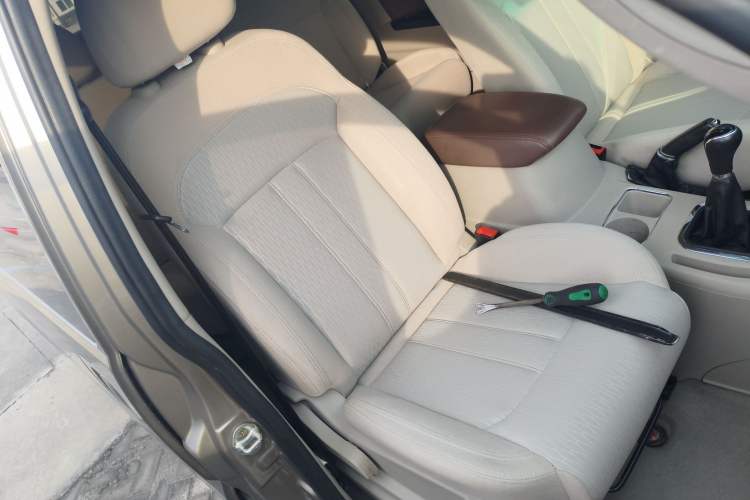 Used FORTHING Lingzhi 2018 M5L 1.6L 7-Seater Comfort Model Right Front Seat