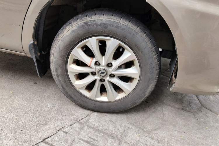 Used FORTHING Lingzhi 2018 M5L 1.6L 7-Seater Luxury Model Right Front Wheel Hub