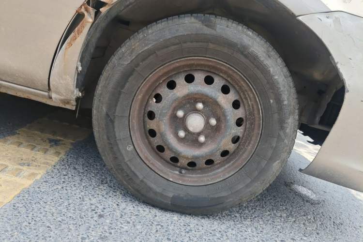 Used FORTHING Lingzhi 2018 M3L 1.6L 7-Seater Comfort Model Right Front Wheel Hub