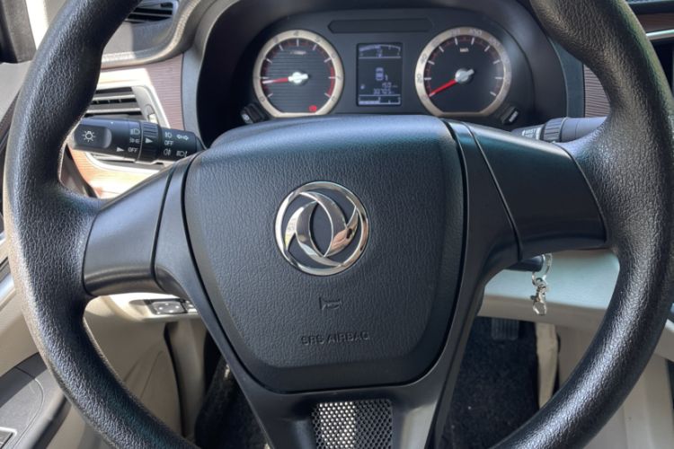 Used FORTHING Lingzhi 2018 M5L 1.6L 7-Seater Luxury Model Steering Wheel