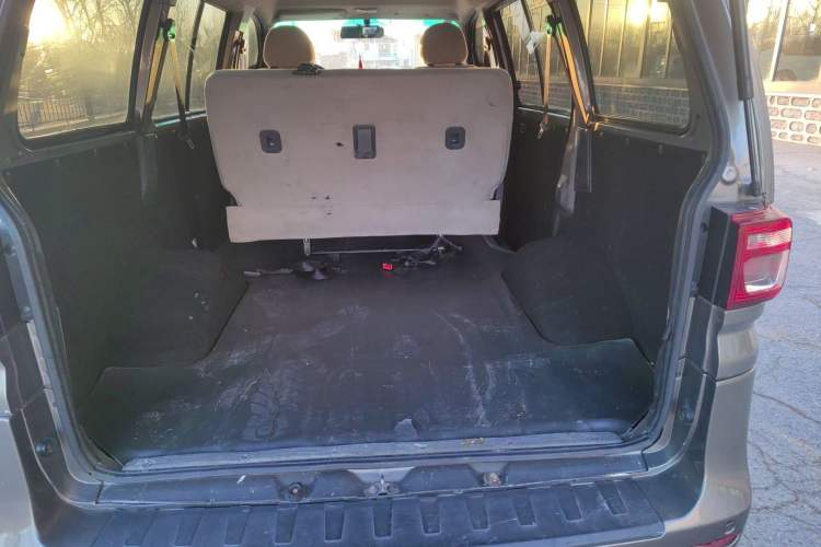 Used FORTHING Lingzhi 2018 M3 1.5L 5-Seat Base Model Trunk