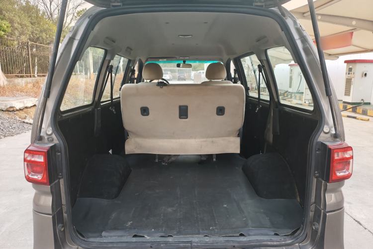 Used FORTHING Lingzhi 2018 M3 1.5L 5-Seat Base Model Trunk