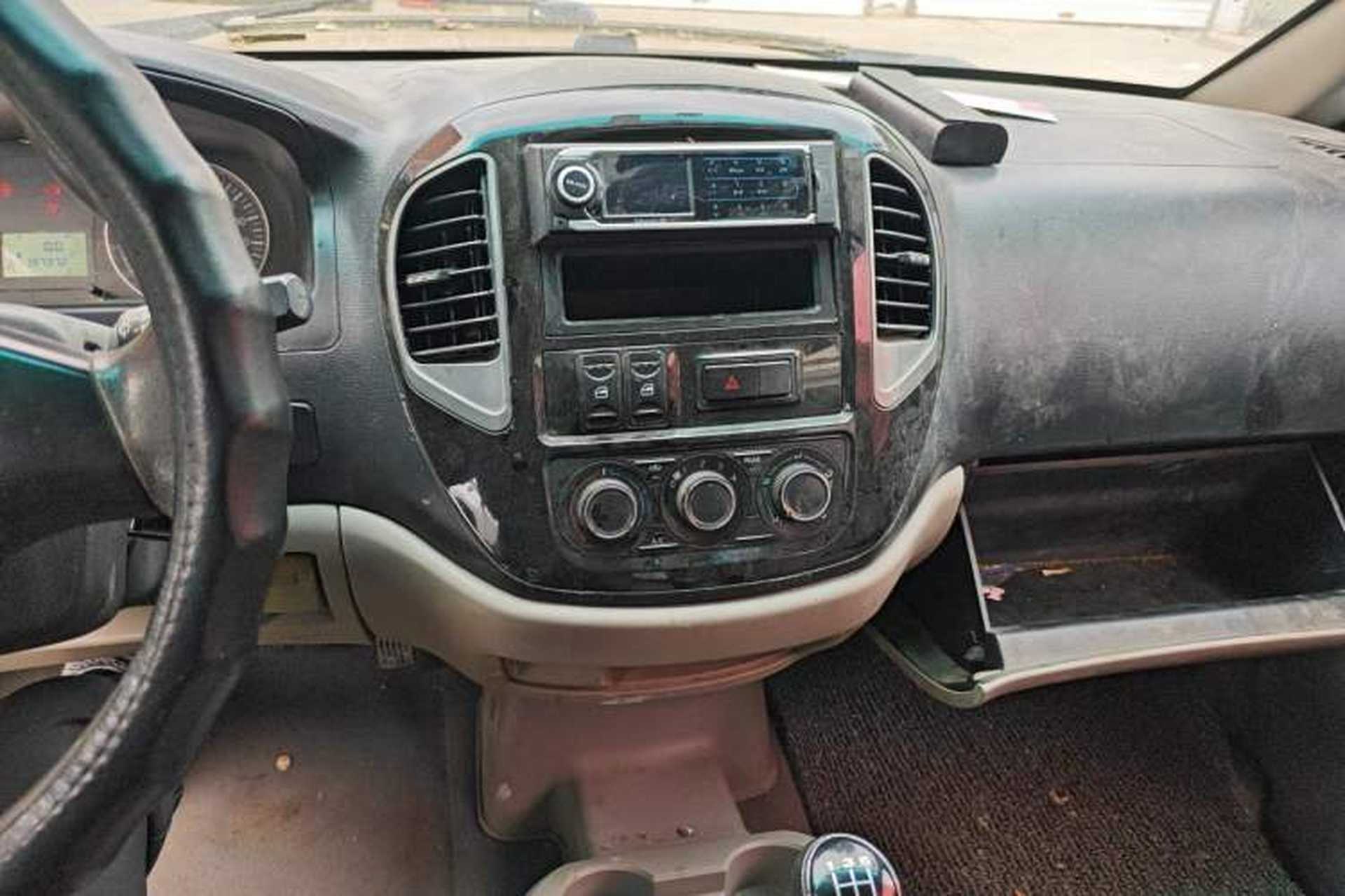 Used FORTHING Lingzhi 2018 M3 1.6L 7-Seater Comfort Model Audio And AC Panel