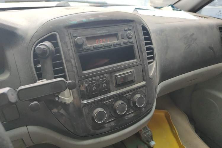 Used FORTHING Lingzhi 2018 M3 1.6L 7-Seater Comfort Model Audio And AC Panel