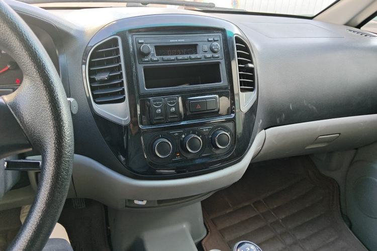 Used FORTHING Lingzhi 2018 M3L 1.6L 7-Seater Comfort Model Audio And AC Panel