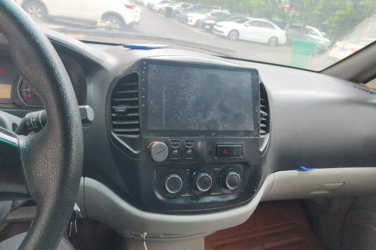 Used FORTHING Lingzhi 2018 M3 1.6L 7-Seater Comfort Model Audio And AC Panel