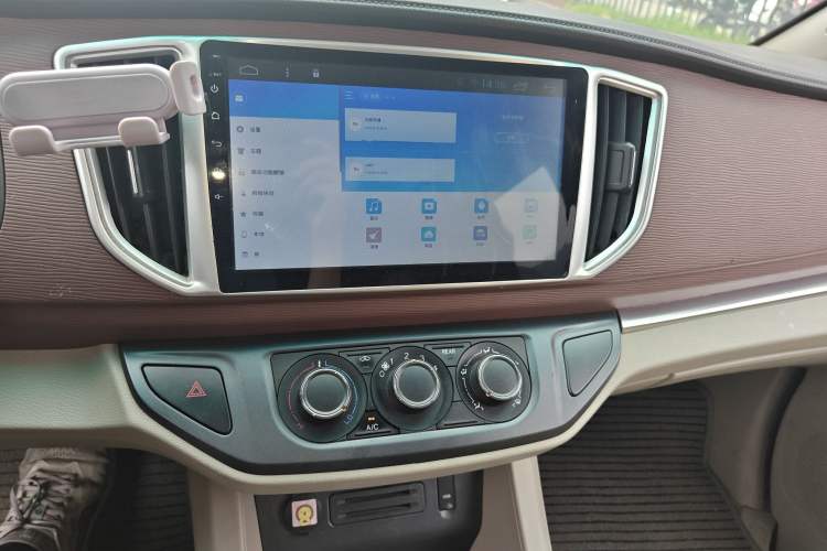 Used FORTHING Lingzhi 2018 M5L 1.6L 7-Seater Luxury Model Audio And AC Panel