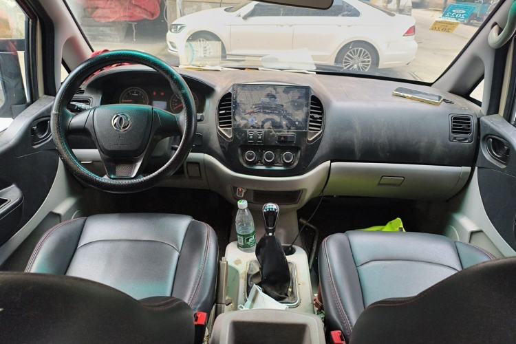 Used FORTHING Lingzhi 2018 M3L 1.6L 7-Seater Comfort Model Center Console