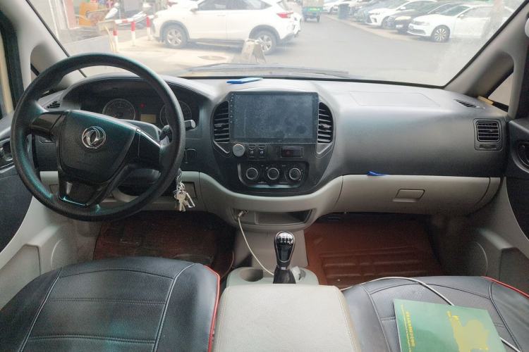 Used FORTHING Lingzhi 2018 M3 1.6L 7-Seater Comfort Model Center Console