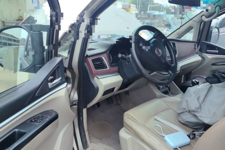 Used FORTHING Lingzhi 2018 M5L 1.6L 7-Seater Luxury Model Driver Seat