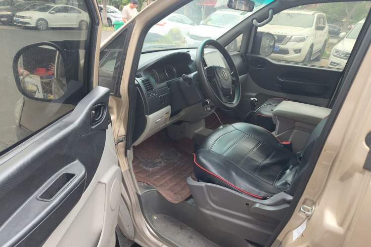 Used FORTHING Lingzhi 2018 M3 1.6L 7-Seater Comfort Model Driver Seat