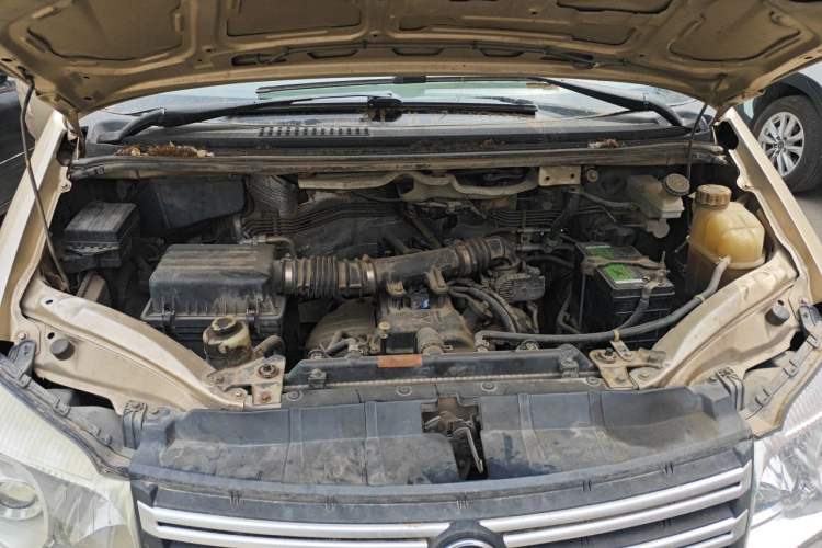 Used FORTHING Lingzhi 2018 M3 1.6L 7-Seater Comfort Model Engine Bay
