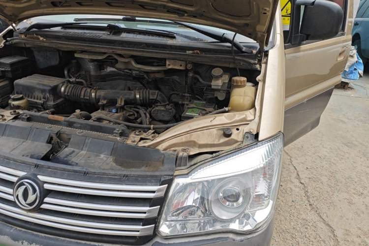 Used FORTHING Lingzhi 2018 M3 1.6L 7-Seater Comfort Model Engine Bay Left