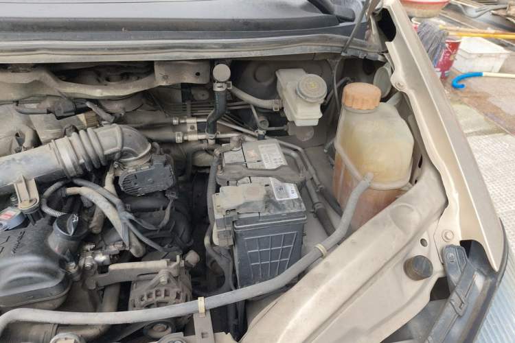 Used FORTHING Lingzhi 2018 M3 1.6L 7-Seater Comfort Model Engine Bay Left