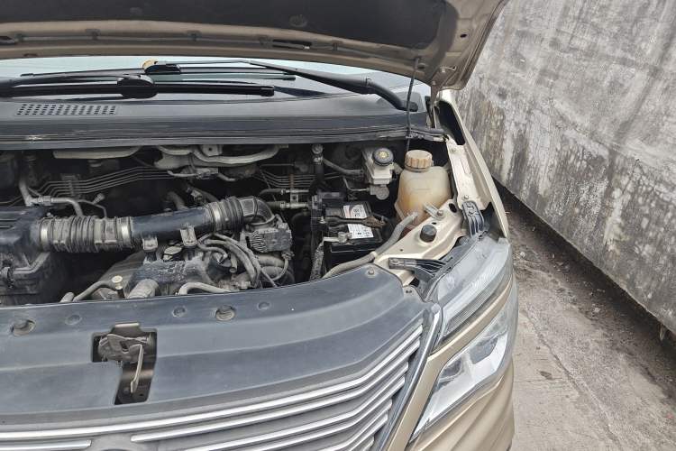 Used FORTHING Lingzhi 2018 M5L 1.6L 7-Seater Luxury Model Engine Bay Left