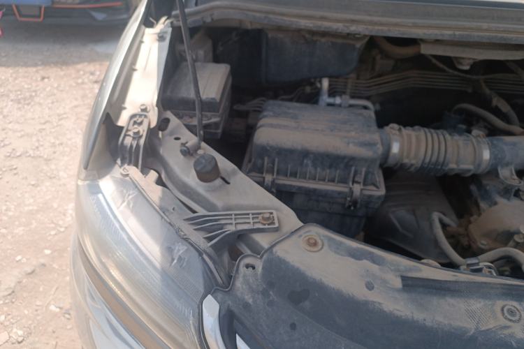 Used FORTHING Lingzhi 2018 M5L 1.6L 7-Seater Comfort Model Engine Bay Right