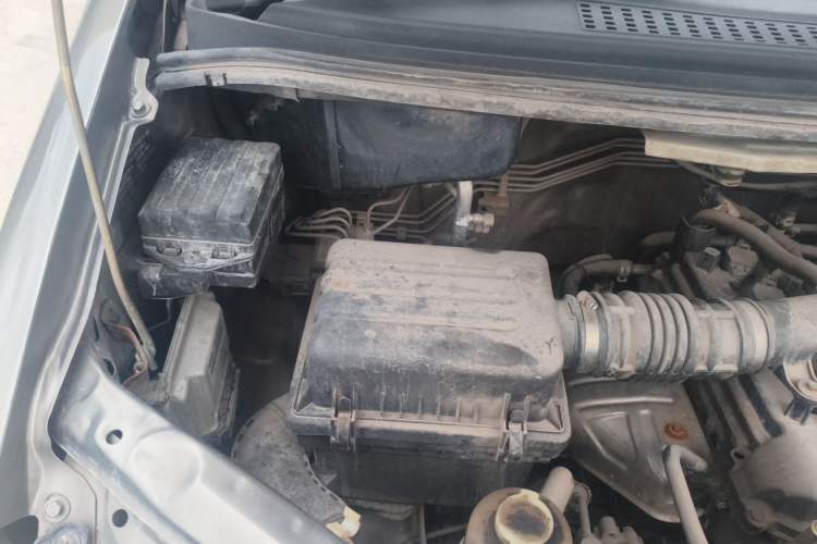 Used FORTHING Lingzhi 2018 M3 1.5L 5-Seat Base Model Engine Bay Right