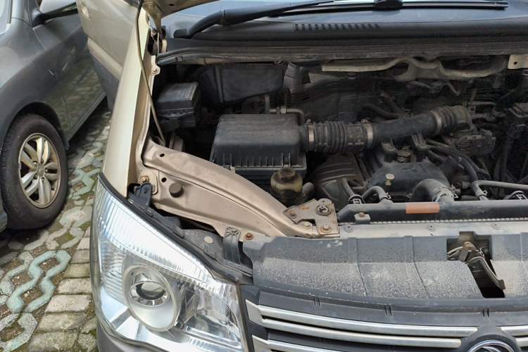 Used FORTHING Lingzhi 2018 M3L 1.6L 7-Seater Comfort Model Engine Bay Right