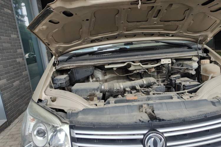 Used FORTHING Lingzhi 2018 M3 1.6L 7-Seater Comfort Model Engine Bay Right
