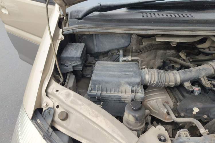 Used FORTHING Lingzhi 2018 M3 1.6L 7-Seater Comfort Model Engine Bay Right