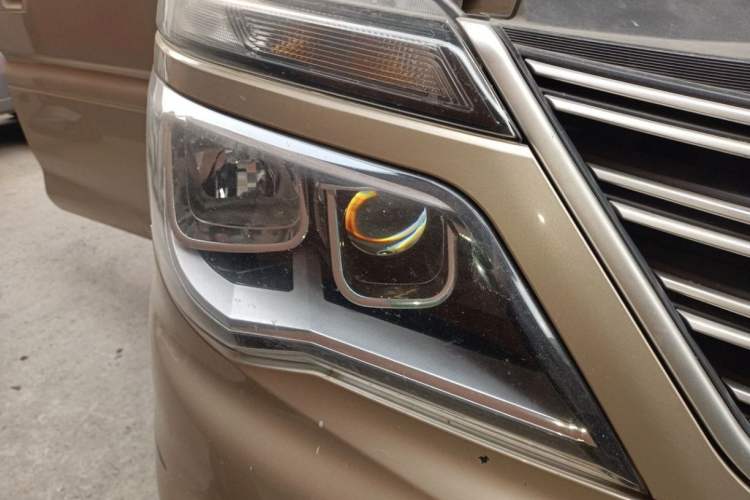 Used FORTHING Lingzhi 2018 M5L 1.6L 7-Seater Comfort Model Exterior 5