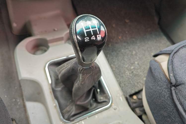 Used FORTHING Lingzhi 2018 M3 1.6L 7-Seater Comfort Model Gear Lever