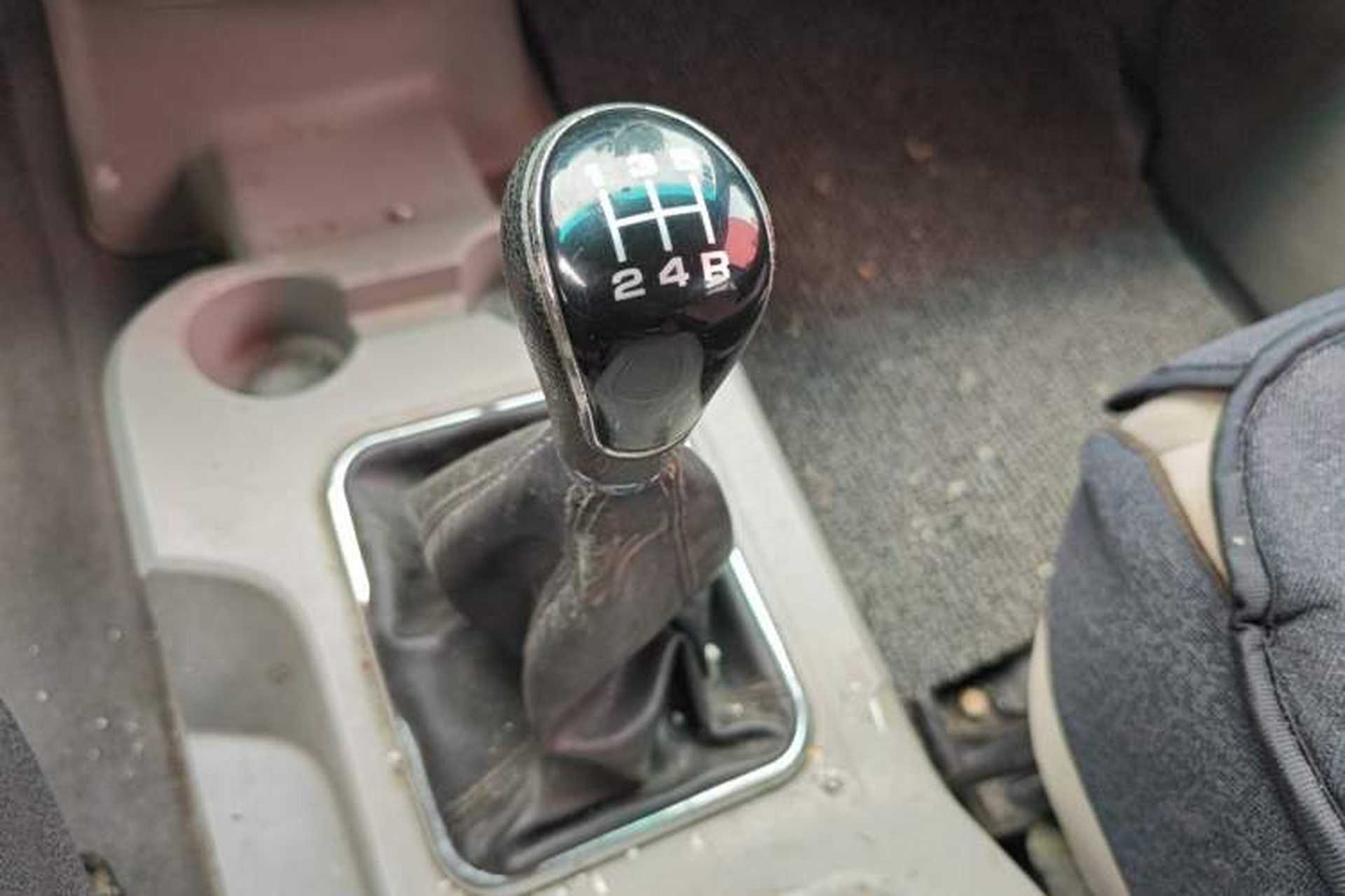 Used FORTHING Lingzhi 2018 M3 1.6L 7-Seater Comfort Model Gear Lever
