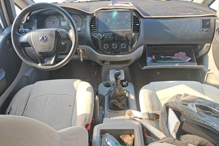 Used FORTHING Lingzhi 2018 M3 1.6L 7-Seater Comfort Model Interior 2