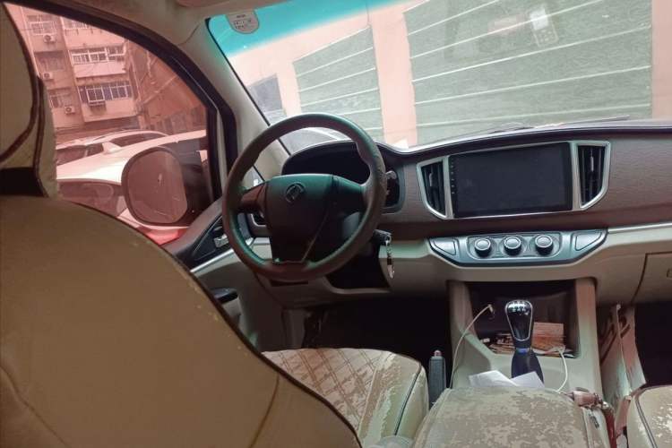 Used FORTHING Lingzhi 2018 M5L 1.6L 7-Seater Comfort Model Interior 2