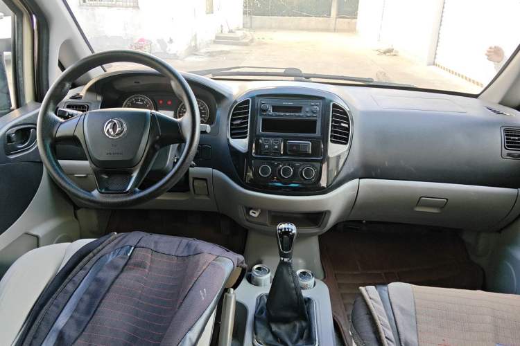 Used FORTHING Lingzhi 2018 M3L 1.6L 7-Seater Comfort Model Interior 2