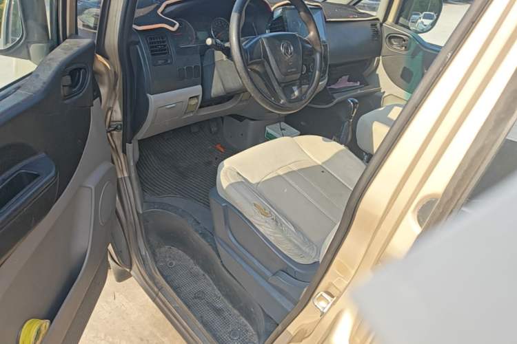 Used FORTHING Lingzhi 2018 M3 1.6L 7-Seater Comfort Model Interior 3