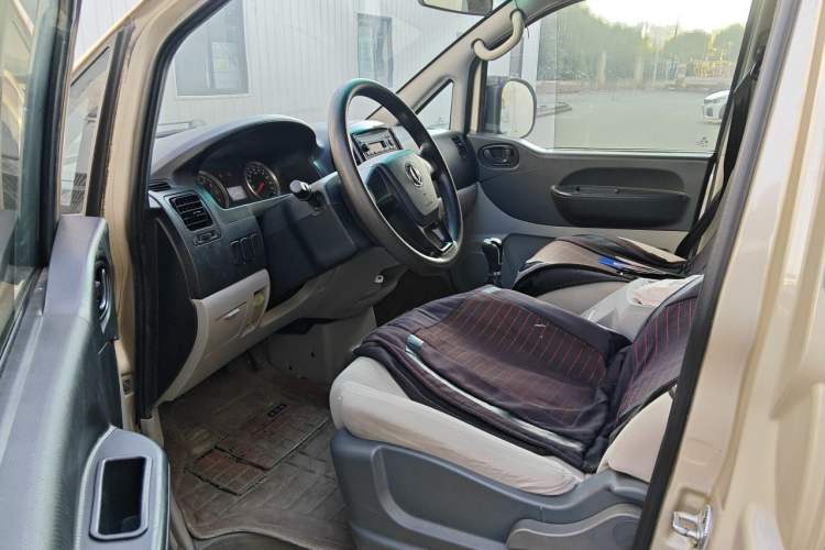 Used FORTHING Lingzhi 2018 M3L 1.6L 7-Seater Comfort Model Interior 3