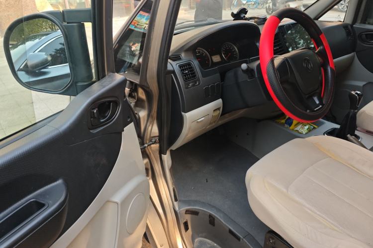 Used FORTHING Lingzhi 2018 M3 1.5L 7-Seater Standard Model Interior 3