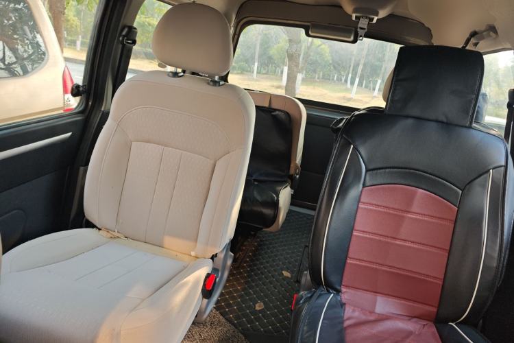 Used FORTHING Lingzhi 2018 M3 1.5L 7-Seater Standard Model Interior 4