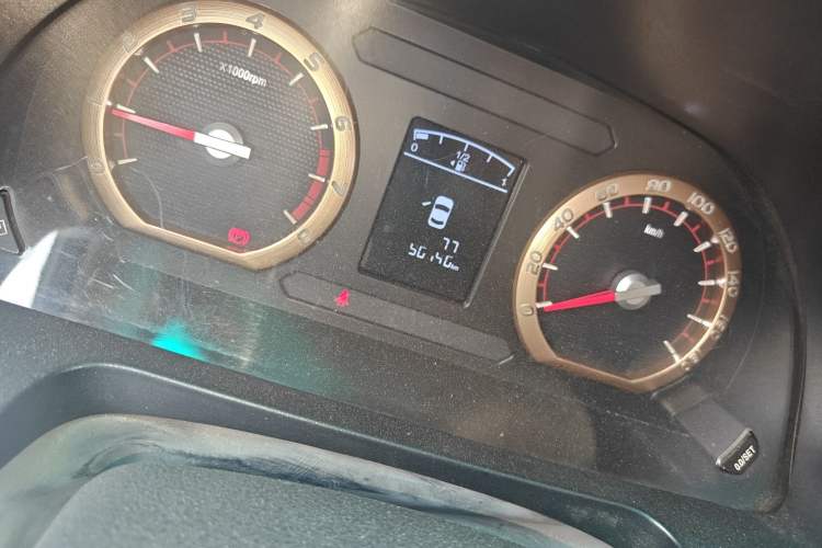 Used FORTHING Lingzhi 2018 M5L 1.6L 7-Seater Luxury Model Odometer Close Up
