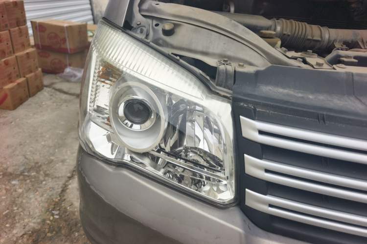 Used FORTHING Lingzhi 2018 M3 1.5L 5-Seat Base Model Right Front Headlight